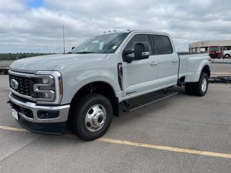 New 2025 Ford F350 4x4 Crew Cab DRW Super Duty image 1