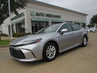 Used 2025 Toyota Camry LE image 1