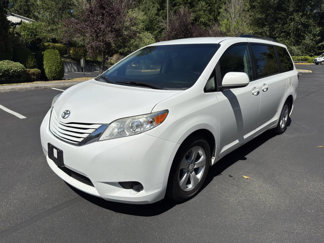 Used 2017 Toyota Sienna LE image 1