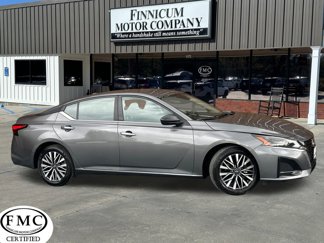 Used 2025 Nissan Altima 2.5 SV image 1