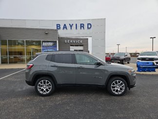 Used 2024 Jeep Compass Latitude image 1