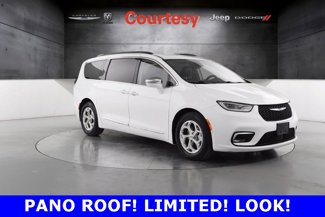 Certified 2022 Chrysler Pacifica Limited image 1