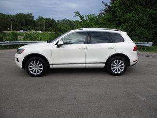 Used 2011 Volkswagen Touareg Sport image 1