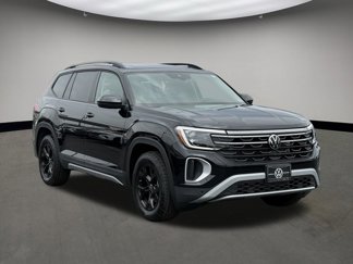 New 2025 Volkswagen Atlas Peak Edition SE image 1