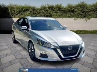 Used 2020 Nissan Altima 2.5 SV image 1