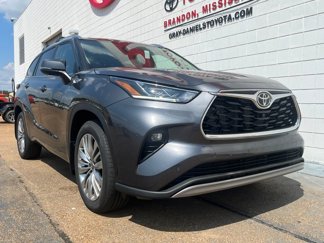 New 2025 Toyota Highlander Platinum image 1