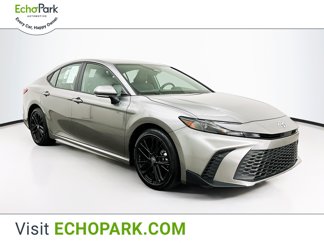 Used 2025 Toyota Camry SE image 1