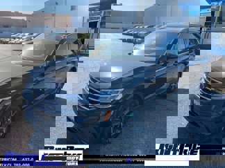 Used 2022 Volkswagen Tiguan SE image 1
