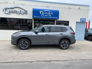 Used 2024 Nissan Rogue SV image 1