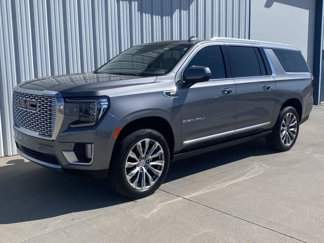 Used 2022 GMC Yukon XL Denali w/ Denali Premium Package image 1