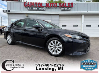 Used 2019 Toyota Camry LE image 1