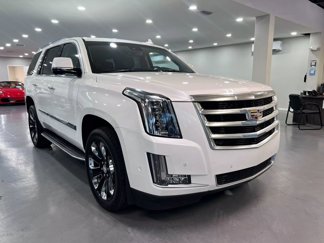 Used 2019 Cadillac Escalade Luxury image 1