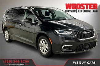 Used 2023 Chrysler Pacifica Touring-L image 1