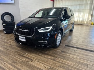New 2025 Chrysler Pacifica Select image 1