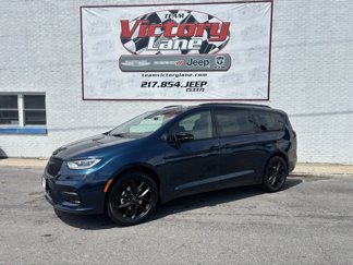 New 2025 Chrysler Pacifica Limited image 1
