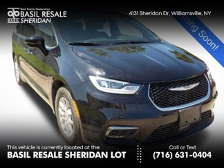 Used 2025 Chrysler Pacifica Select image 1