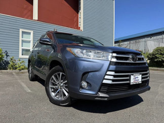 Used 2017 Toyota Highlander XLE image 1