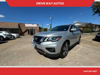 Used 2019 Nissan Pathfinder SV image 1