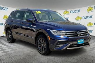 Used 2024 Volkswagen Tiguan SE image 1
