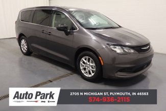Used 2023 Chrysler Voyager LX image 1