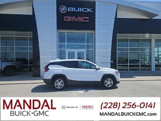 Used 2024 GMC Terrain SLE image 1