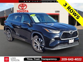 Used 2021 Toyota Highlander XLE image 1