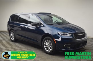 New 2025 Chrysler Pacifica Select image 1
