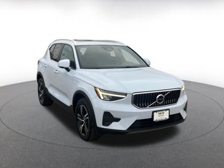 Used 2024 Volvo XC40 B5 Core image 1