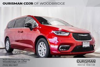 New 2026 Chrysler Pacifica Select image 1