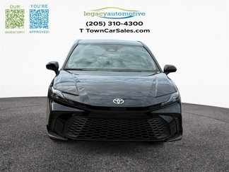 Used 2025 Toyota Camry SE image 1
