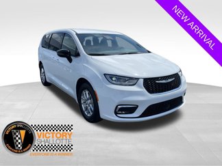 New 2026 Chrysler Pacifica Select image 1
