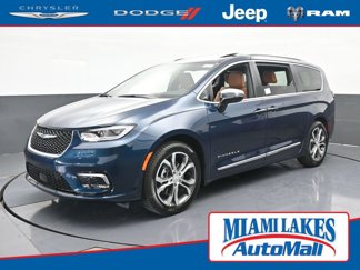New 2025 Chrysler Pacifica Pinnacle image 1
