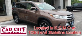 Used 2019 Toyota Highlander XLE image 1