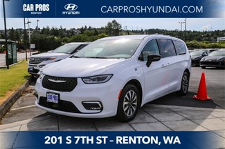 Used 2024 Chrysler Pacifica Select image 1