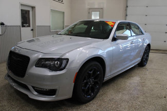 Used 2022 Chrysler 300 Touring L image 1
