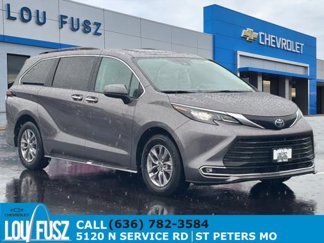 Used 2024 Toyota Sienna XLE image 1