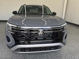 New 2025 Volkswagen Atlas Peak Edition SE image 1