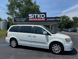 Used 2014 Chrysler Town & Country Touring image 1