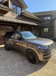 Used 2025 Land Rover Range Rover SE image 1
