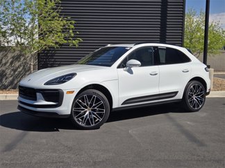 Certified 2025 Porsche Macan image 1