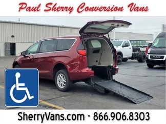 Used 2023 Chrysler Voyager LX image 1
