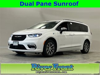 New 2025 Chrysler Pacifica Pinnacle image 1
