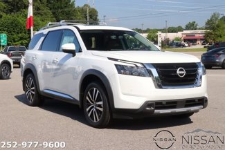 New 2025 Nissan Pathfinder Platinum image 1