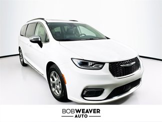 Used 2023 Chrysler Pacifica Limited image 1