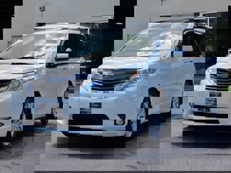 Used 2011 Toyota Sienna XLE w/ Premium Pkg image 1