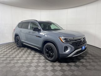 New 2025 Volkswagen Atlas Peak Edition SE image 1