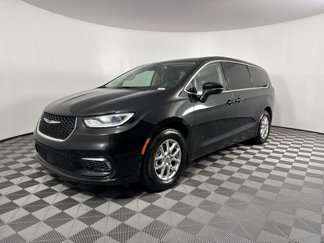 Used 2023 Chrysler Pacifica Touring-L image 1