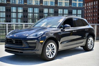 Used 2025 Porsche Macan image 1