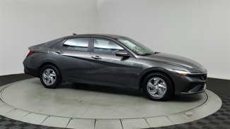 Used 2024 Hyundai Elantra SE image 1