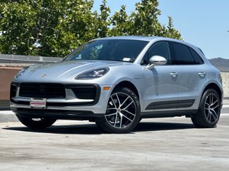 Used 2025 Porsche Macan image 1